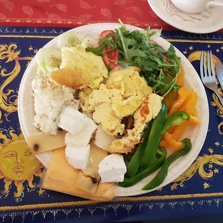 Mangion House ホームステイ マルサシュロック