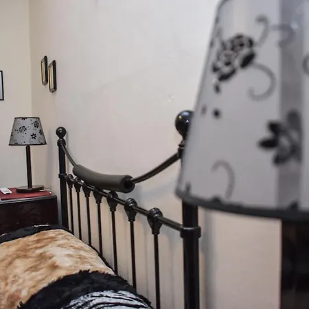 Mangion House ホームステイ マルサシュロック